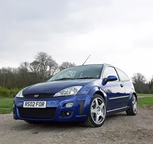 Die folgende Auto ist aus dem Jahr 2002 ein Ford Focus RS und hat keinen bekannten Künstler, der es gemalt hat