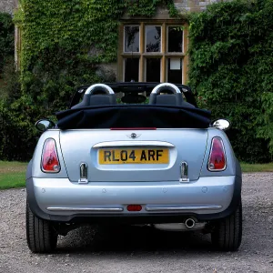 Retro Road Transport Vehicles Drucke: 2004 Mini Cooper Convertible