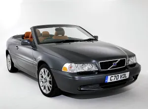 Luxury Convertible Cars Drucke: 2004 Volvo C70