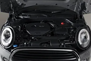 Die folgende Autoart aus dem Jahr 2017 ist ein fünf-Türer vom Modell Mini Cooper, dessen Ersteller unbekannt sind
