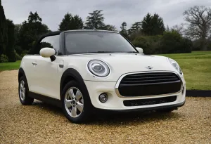 Classic Car Transport Drucke: 2019 Mini Cooper Convertible. Creator: Unknown