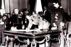 Monochrome Historical Images Drucke: 2683683