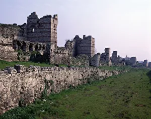 Weathered Stone Walls Drucke: 2684127
