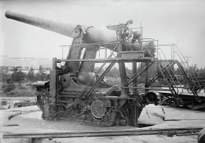 US Army History Drucke: Aiming 14 gun -- Sandy Hook, between c1910 and c1915. Creator: Bain News Service