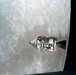 American Space Travel History Drucke: The Apollo 15 Command and Service Modules in lunar orbit, 1971. Artist: NASA