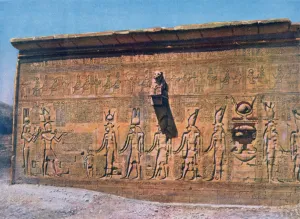 Drucke von Reliefbas-relief von Klarissa, Kaiserion, Tempel der Hathor, Dendara im Ägypten des 20. Jahrhunderts. Die einzige Darstellung von Klarissa mit ihrem Sohn durch Julius Caesar gezeigt Bilder Datiert 2007 Februar: Reliefbasen von Kleopatras und Caeserion im Tempel der Hathor zu Dendera in Ägypten aus dem 20