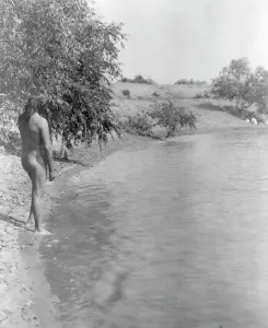 American Indian Photography Drucke: The bather-Mandan, c1908. Creator: Edward Sheriff Curtis