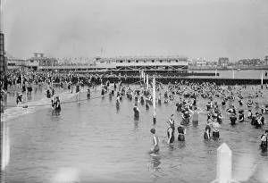 Vintage Swimming Costumes Drucke: Bathing at Brighton Beach, between c1910 and c1915. Creator: Bain News Service