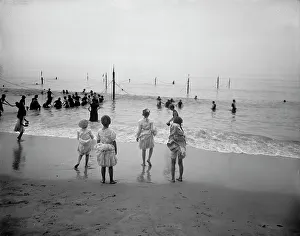 Auf der Strandseite zwischen 1900 und 1910. Schöpfer unbekannt