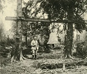 Glocke zur Warnung vor Giftgasangriff, Westfront, Erster Weltkrieg, um 1916, (um 1920). Künstler: Unbekannt.