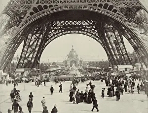 Eiffel Tower 1889 Drucke: Beneath the Eiffel Tower, Paris, 1889
