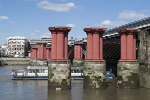 River Thames Crossing Drucke: Blackfriars Bridge, 2006. Creator: Ethel Davies
