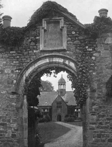 British Public Schools Drucke: Blundells School, Tiverton, Devon, 1924-1926. Artist: Valentine & Sons Publishing Co