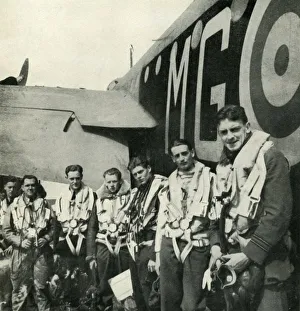 British Armed Forces WWII Drucke: Bomber Crews, c1943. Creator: Cecil Beaton