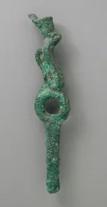 Ptolemaic Period Artifacts Drucke: Bronze Ringed Element with Crowned Uraeus Figure