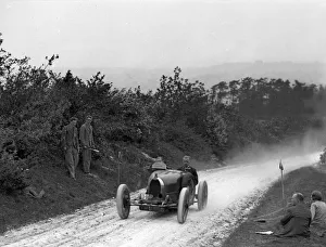 Bugatti Type 35 Drucke: Bugatti Type 35 of WD Phillips setting the fastest time in an acceleration test. Artist