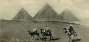 Archaeological Sites In Africa Drucke: Cairo: The Pyramids of Gizeh, c1918-c1939. Creator: Unknown