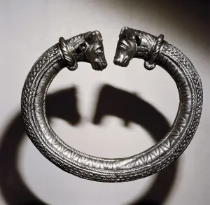 Bilder Datiert 1. August 2005: Zelten silberner Torus aus der keltischen Kunst in Stuttgarter Sammlung des 2