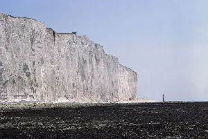 Chalk Cliffs England Drucke: Chalk Cliffs and Lighthouse at Beachy Head, Sussex, 20th century. Artist: CM Dixon
