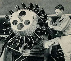 American Aviator Portrait Drucke: Charles Lindbergh checking the engine of his aircraft before his transatlantic flight