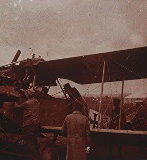 Überprüfung eines Flugzeugs mit dem Piloten im Jahr 1916