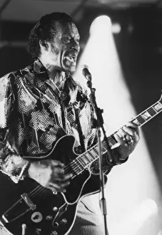 Drucke von Chuck Berry, Bognor Regis 1994 - Ein Klassiker der Rockmusik steht auf der Bühne in Südengland Bognor Regis Drucke: Chuck Berry in Bognor Regis 1994