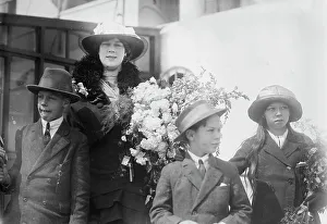 English Celebrities Drucke: Clara Butt & children, between c1910 and c1915. Creator: Bain News Service
