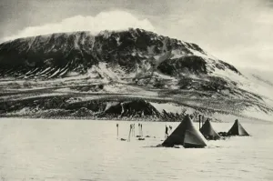 Terra Nova Expedition Images Drucke: The Cloudmaker Mountain, c1912, (1913). Artist: Henry Bowers