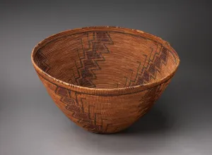Korb mit geschlossener Form und scharfen Linien-Design, um 1880/90. Ersteller unbekannt