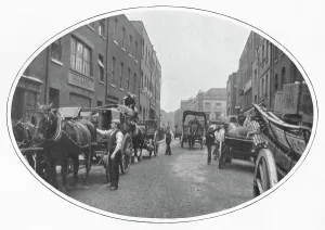 London Street Scene 1900s Drucke: Commencing work, Osborn Street, Whitechapel, London, c1903 (1903)