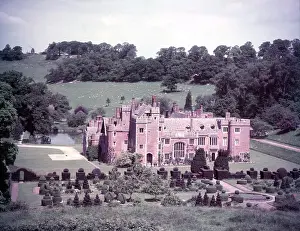 Warwickshire Heritage Sites Drucke: Compton Wynyates, Warwickshire, c1955. Creator: Arthur Charles Kirby Ware
