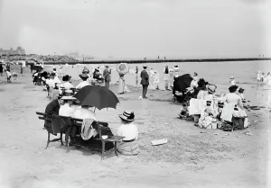 Early 20th Century Leisure Activities Drucke: Coney Island, the Beach, between c1910 and c1915. Creator: Bain News Service