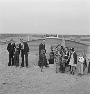 Kongreganzahl verlässt nach Gottesdiensten in Dead Ox Flat (Oregon), 1939. Künstlerin: Dorothea Lange