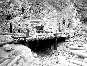 Black And White Railroad Images Drucke: Construction of a Tunnel, 1900-1904. Creator: Unknown