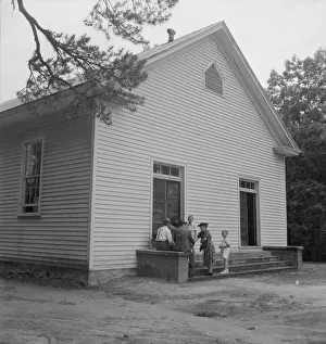 Gespräch unter den Mitgliedern der Gemeinde ... Radschule Kirche, Gordonton, Nordkarolina , 1939. Schöpferin : Dorothea Lange
