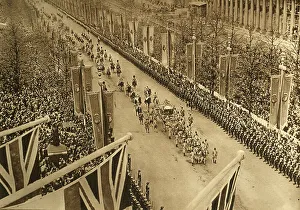 London Street Scene 1930s Drucke: The Coronation Procession in The Mall, 1937. Creator: Photochrom Co Ltd of London