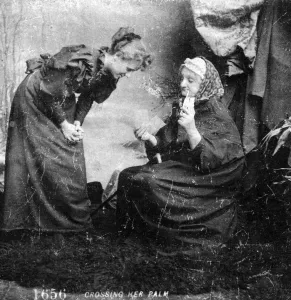 Black And White Stereoscope Images Drucke: Crossing Her Palm