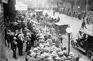 Vintage Carriage Images Drucke: Crowd at convention hall, Baltimore, Maryland, 1912. Creator: Bain News Service