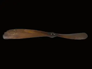 Aviation Museum Artifacts Drucke: Curtiss Ely Propeller, fixed-pitch, two-blade, wood and metal, 1911