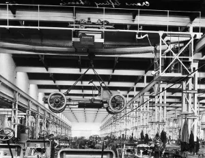 Der Fahrradrahmenwerkstatt von Daimler 1909-1912 (Fahrradschmiedewerkstatt), Kriegszeit; Kunstwerke des unbekannten Künstlers