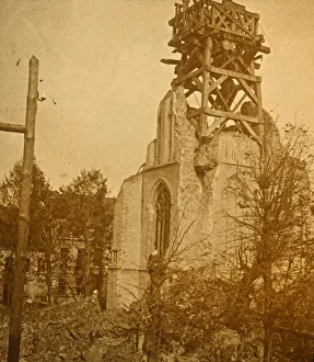 Monochrome War Images Drucke: Damaged church, c1914-c1918