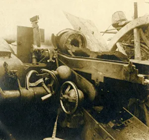 Monochrome War Images Drucke: Destroyed cannon, c1914-c1918