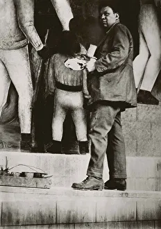 Silver Gelatin Photography Drucke: Diego Rivera creates a mural, c1924-1925. Creator: Modotti; Tina (1896-1942)