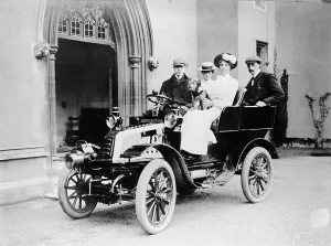 Early Motor Transport Drucke: De Dion car and passengers, c1902