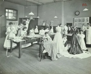 Black And White Classroom Photos Drucke: Dressmaking class, Borough Polytechnic, Southwark, London, 1907