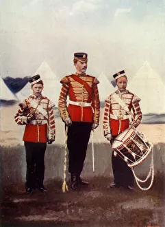 Coldstream Guards Drucke: Drum-Major and Drummers, Coldstream Guards, 1900. Creator: Gregory & Co