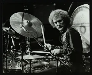 Hertfordshire Drucke: Schlagzeuger Ginger Baker live am Theater Forum in Hatfield im Hertfordshire 1980