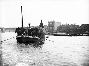 Early 20th Century Shipping Drucke: Dumpy barge on the Thames loaded with hay or esparto, London, c1905