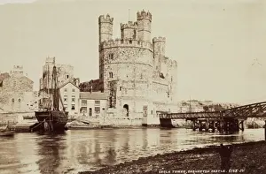 Caernarfon Castle Drucke: Eagle Tower, Caernarvon Castle, between 1870 and 1880. Creator: James Valentine