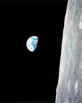 Drucke von Erdrise - Apollo 8, Dezember 24, 1968. Diese Aussicht auf das Erstarken der Erde begrüßten die Astronauten des Apoll-8 als sie von hinter dem Mond kamen nach dem vierten nahegelegenen Umlauf Weltraumdrucke: Erdrise - Apollo 8, Dezember 24., 1968. Ersteller: William A. Anders
